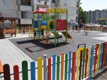 Показват новата модерна детска площадка в "Южен"