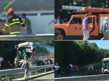 Два автобуса предизвикаха адско меле край морето