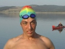 14-годишен ученик преплува с благотворителна цел язовир "Жребчево"