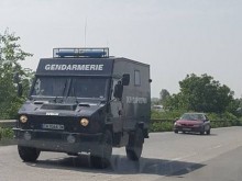 Полицейски части, пожарни и линейки от цялата страна се съсредоточават в Асеновград