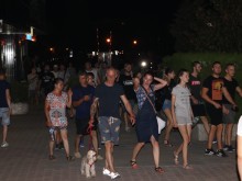 Протестиращите в Асеновград пак тръгнаха към циганската махала