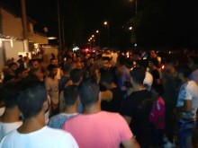 Извънредно: 4 000 се вдигнаха на бунт в Столипиново в момента, има само две патрулки