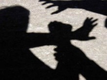 Сбиване на скейтборд площадка, деца и възрастни в мелето