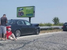 Верижна катастрофа на "Тракия" недалеч от Пловдив, жена лежи на пътя!