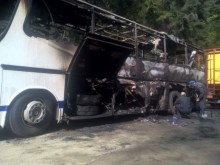 Фирмен автобус пламна на Асеновградско шосе