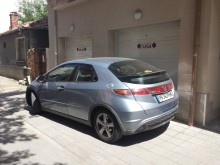 По пловдивски: Свръх наглец блокира цял тротоар