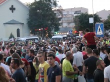 Жандармерията отново блокира протестиращите в Асеновград по пътя им към циганската махала
