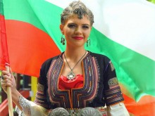 Красива българка впечатли с родолюбието си, избра Пловдив