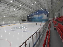 Откриват огромна закрита ледена пързалка на брега на морето