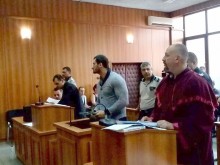 Перата: На лъжата краката са къси