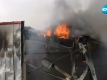 Склад за дрехи горя в Казичене, овладяха пожара, но останаха притеснения