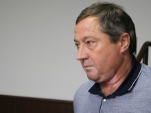 Доведоха с белезници в съда бизнесмена, убил с джипа си колоездач в Пловдив