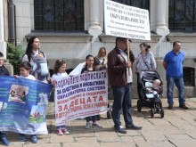Родители излязоха на протестно шествие с искане за по-добро образование