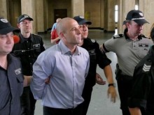 Убиецът на красивата Виола наръга съкилийника си с химикалка в окото