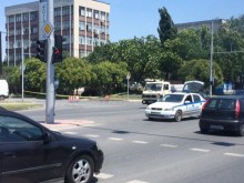 Полицията отцепи улица в Пловдив заради паднали тролейбусни жици