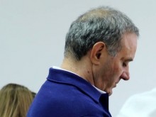 Вижте как съдът остави на топло единия от братята-биячи на магистралата