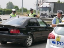 Натръшкаха полицаи и мигранти при акция на магистралата край Пловдив