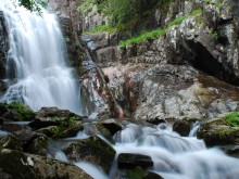 Турист си разби главата, докато си прави селфи на Смолянските водопади