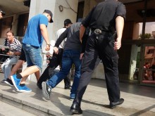 Ето ги безскрупулните биячи от "Бикини"!