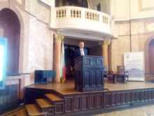 МОН въвежда дистанционно обучение по български за сънародниците ни по света