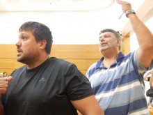 Вижте грозния скандал между пловдивски таксиджии и общински съветници!
