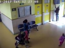 Видео разби Фейсбук: Ето как циганин открадна телевизор посред бял ден!