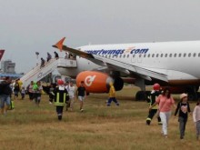 Самолет кацна аварийно на летището в Бургас