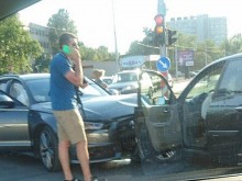 Катастрофа затруднява движението по бул."Кукленско шосе"