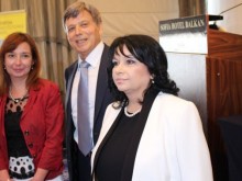 Министър за тока: С конкуренцията монополът на трите дружества ще падне