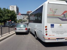 Автобус и автомобил се блъснаха на ключово кръстовище в Пловдив!