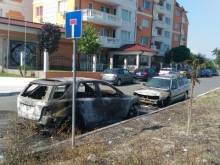 Взрив в "Слънчев бряг" събуди почиващите! Автомобил изгоря до неузнаваемост