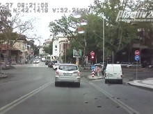 Безскрупулно!