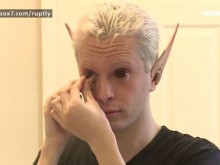 Мъж даде хиляди долари, за да стане елф