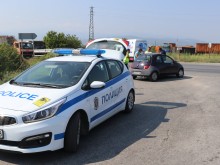 Жена е в тежко състояние след ПТП-то до Пловдив, пожарникари са рязали колата!