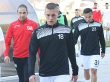 Локо "замразява“ халф заради съдебно дело