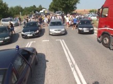 Близки на пребит от охранители блокираха пътя Плевен - Русе
