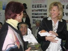 Бабите от центъра пресъздадоха ритуала на празника си