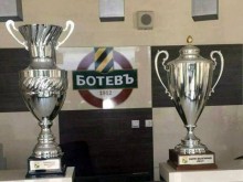 Ето ги! Двете купи вече във витрината на Ботев в Коматево
