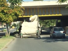 Много неприятен инцидент с тежкотоварен автомобил в Пловдив!