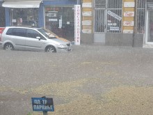 Разхлажда се! Бури и градушки довечера, в 5 области особено силни!