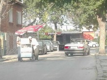 Шофьор спря по средата на улица в Пловдив, за да си купи сладолед