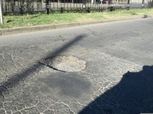 Вие питате, ние намираме отговор! Има ли план за дупките по "Никола Вапцаров"?
