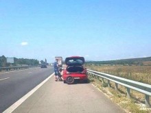 Любопитна снимка на мъж и жена от АМ "Тракия" взриви мрежата!