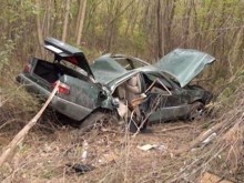 Жена загина в страшна катастрофа, ранени са и две деца