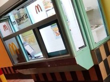 Гадост! Ето на какво се натъкват бургазлии, решили да похапнат на McDrive