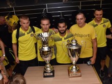 Футболисти и фенове на Ботев с фотосесия пред двете купи