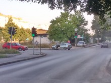 Катастрофа в Кючука! Само ранният час спаси живота на пешеходец