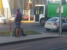 Мотористът е блъснал пешеходец, не се е врязал в сметопочистващ камион