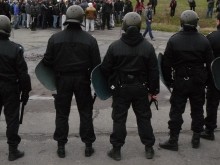 Брутално циганско меле в Харманли, полицай получи юмрук в лицето