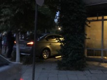 БМВ влезе в заведение след свирепа катастрофа в Кючука